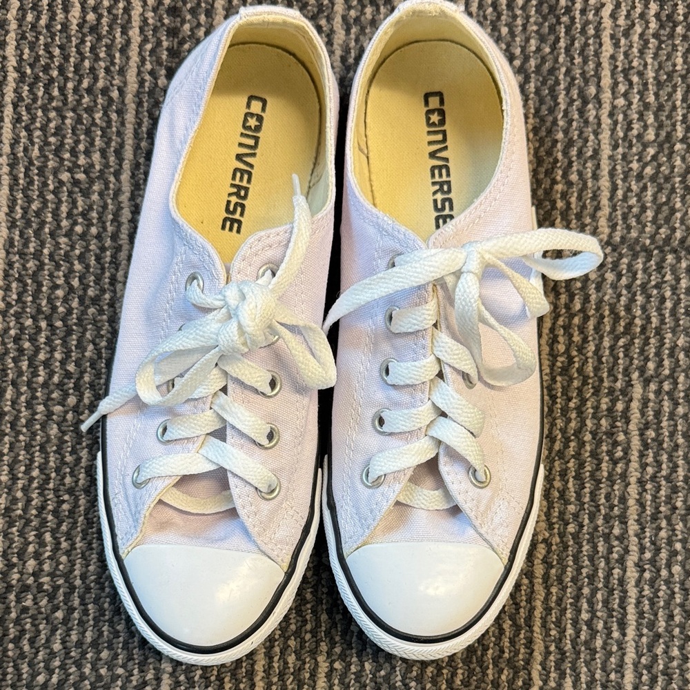 Converse Low Top Sneakers in Light Pink and White